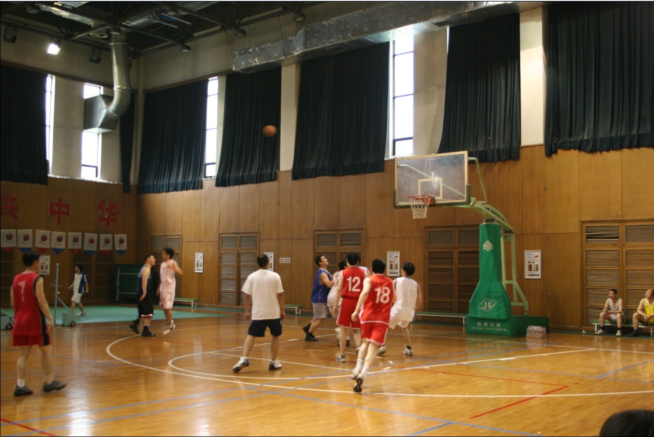 中心举办中青年篮球对抗赛-4